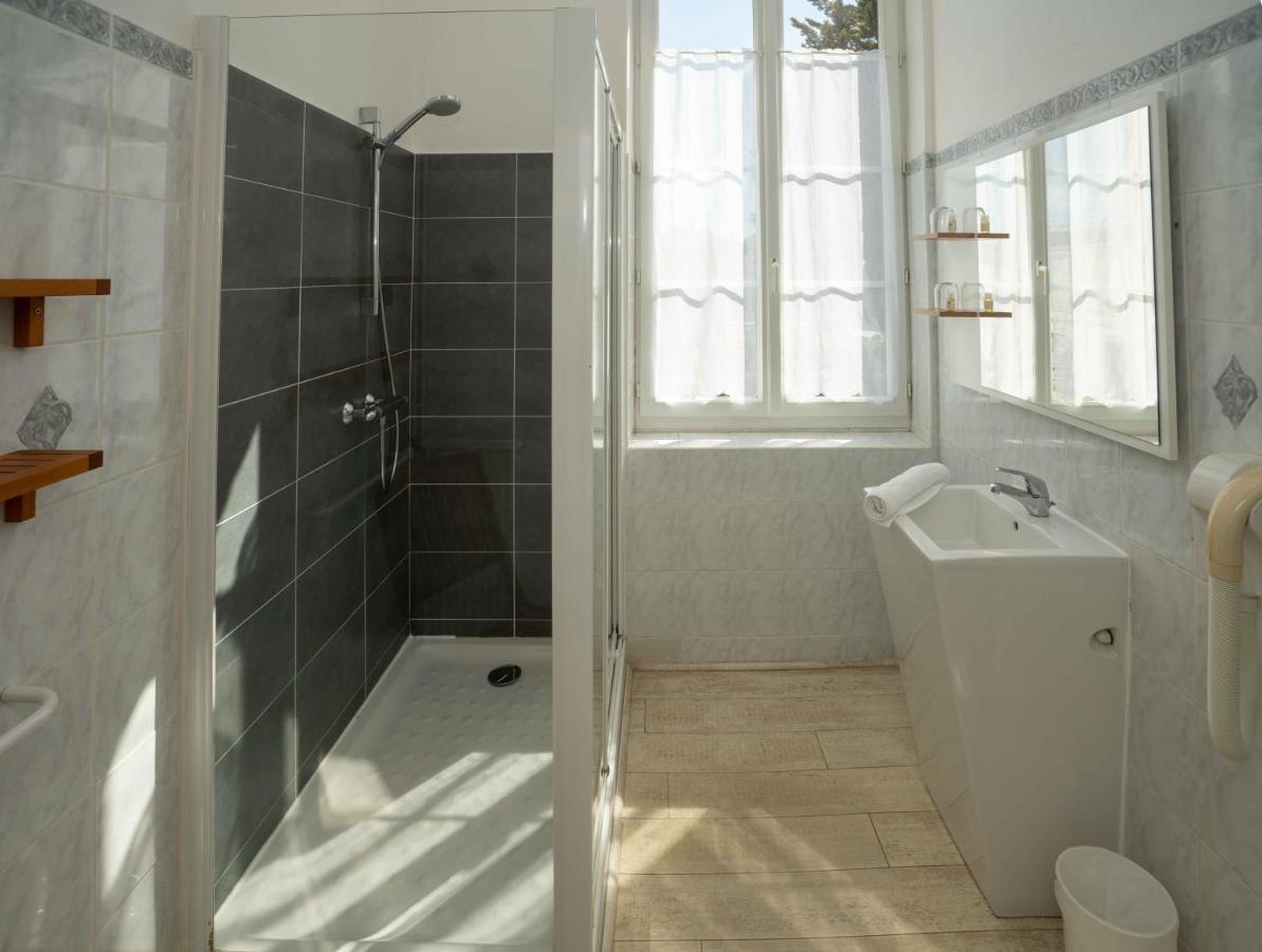 Hotel Le Square Saint-Pierre-d'Oleron Dış mekan fotoğraf