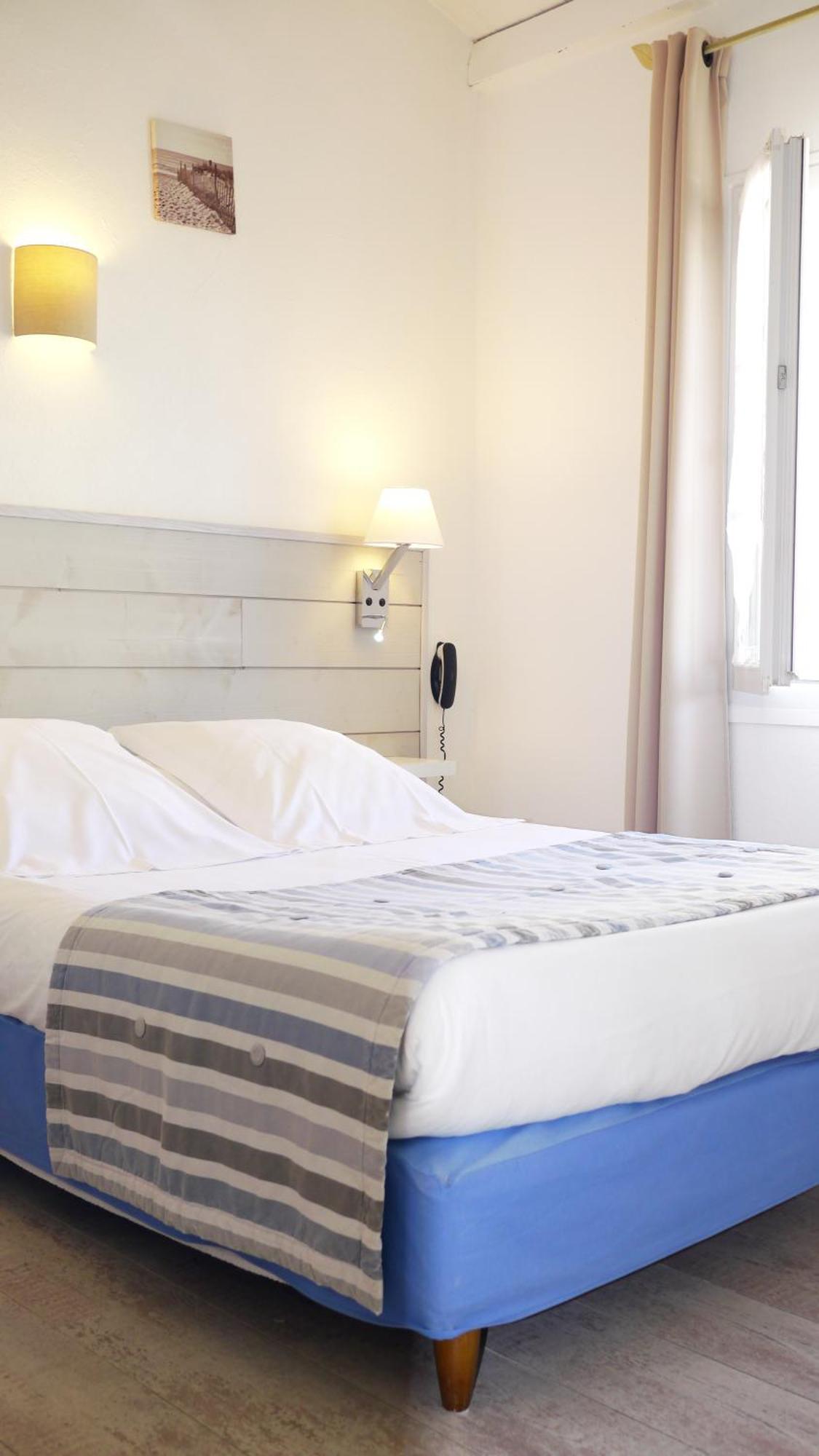 Hotel Le Square Saint-Pierre-d'Oleron Dış mekan fotoğraf