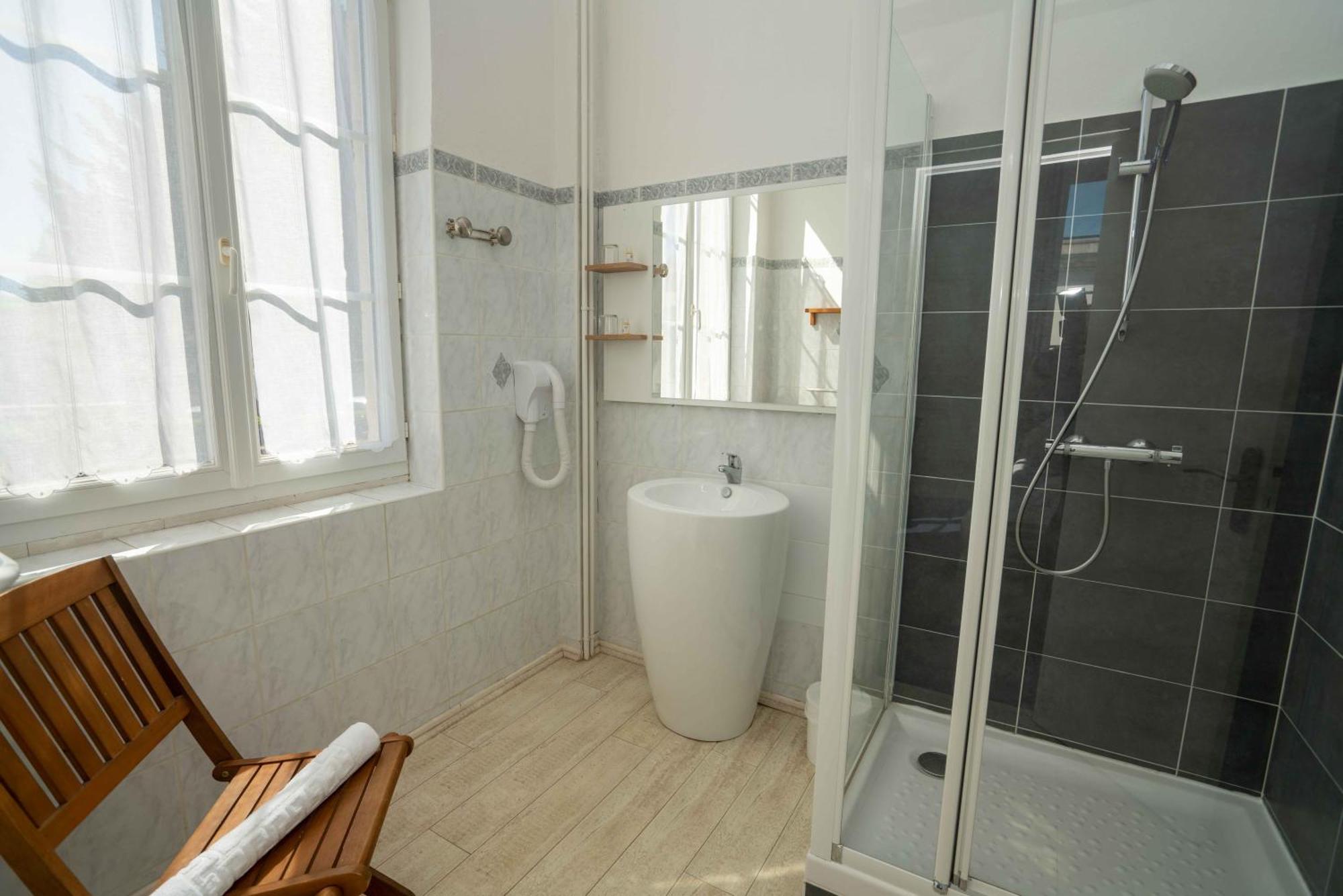 Hotel Le Square Saint-Pierre-d'Oleron Dış mekan fotoğraf